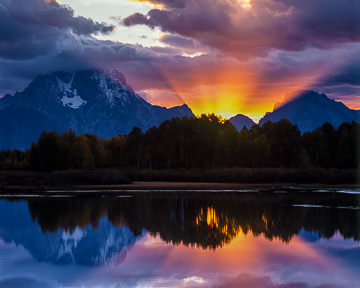 AM-LA-015&nbsp;&nbsp;&nbsp;&nbsp;&nbsp;&nbsp;&nbsp;&nbsp; Sun Setting At Jackson Lake, Grand Teton National Park, Wyoming