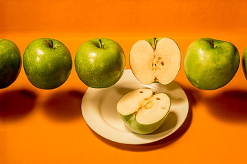 LE-RR-08&nbsp;&nbsp;&nbsp;&nbsp;&nbsp;&nbsp;&nbsp;&nbsp; Suspended Apples