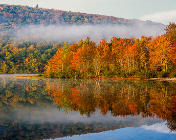 AM-LA-006&nbsp;&nbsp;&nbsp;&nbsp;&nbsp;&nbsp;&nbsp;&nbsp; Autumn Reflections, Lake Near The White Mountain National Forest, New Hampshire